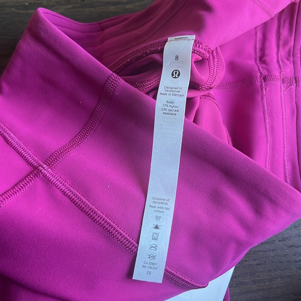 Lululemon Invigorate HR Tight 25” (8) - Picture 4 of 5